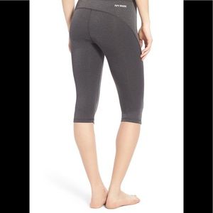 IVY PARK Grey CroppedAthleticLeggings Pants XSmall